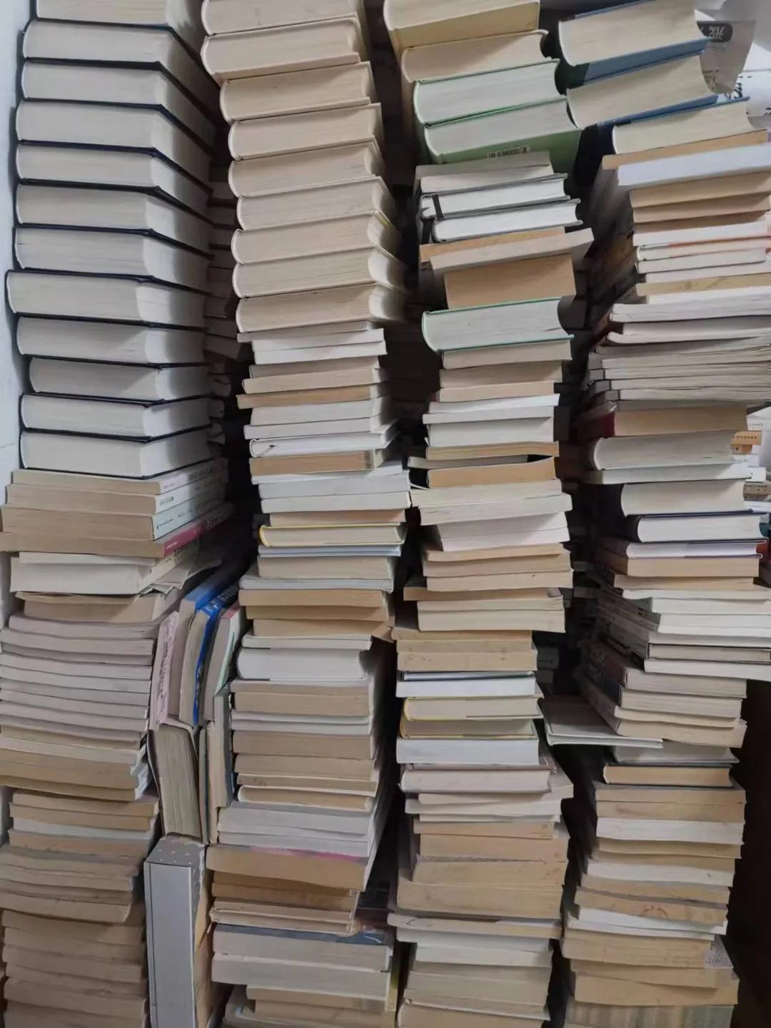 四个孩子，都是大学生！
    我妹妹四个孩子，三个女儿，一个儿子，现在都是大学