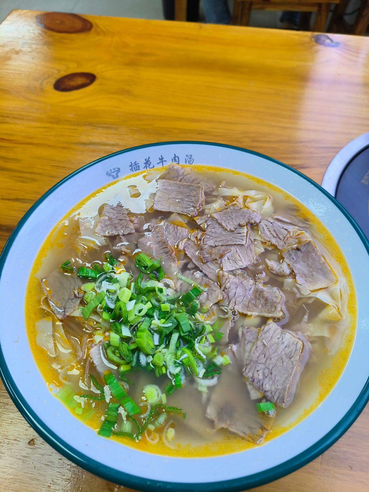 🍜口味：插花牛肉汤起源于安徽阜阳的插花镇，这家在昆山算很不错的了～我个人觉得比
