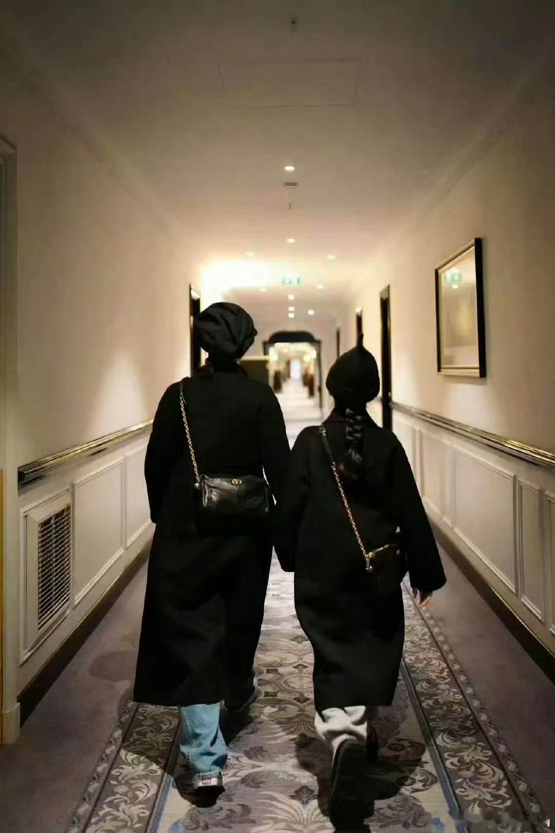 邓超叫孙俪恩师娘娘邓超私下也叫孙俪娘娘 很多人觉得意外，更多是因为没想到邓超私下