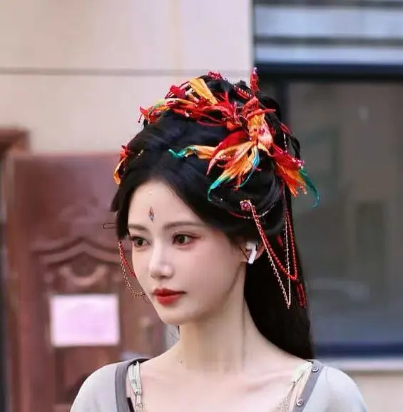 为啥客串的妆面和发型看起来比女主要好 ​​​