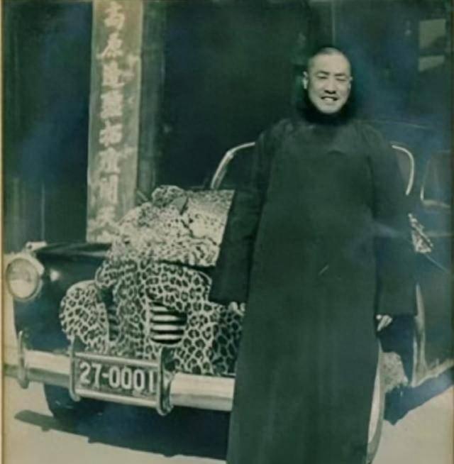 1937年，青海省主席马麟的家中失窃，他家中祖传的宝贝玉麒麟被偷了，对此，他勃然