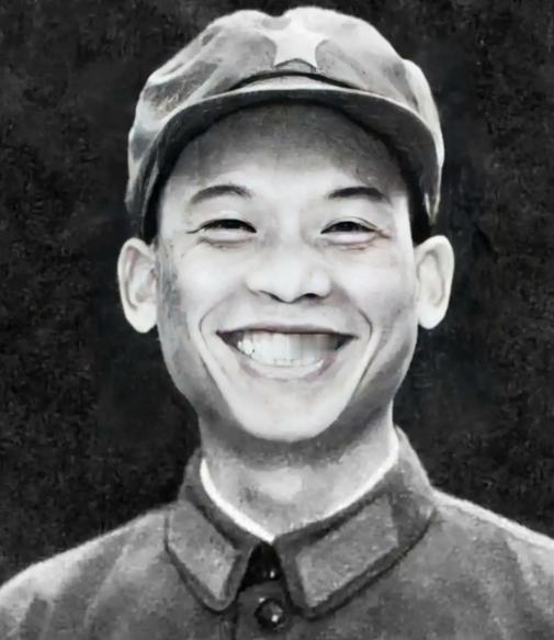 1979年，我军一名走失的战士正在越南的农田里挖红薯，突然被人用石头砸了一下，小