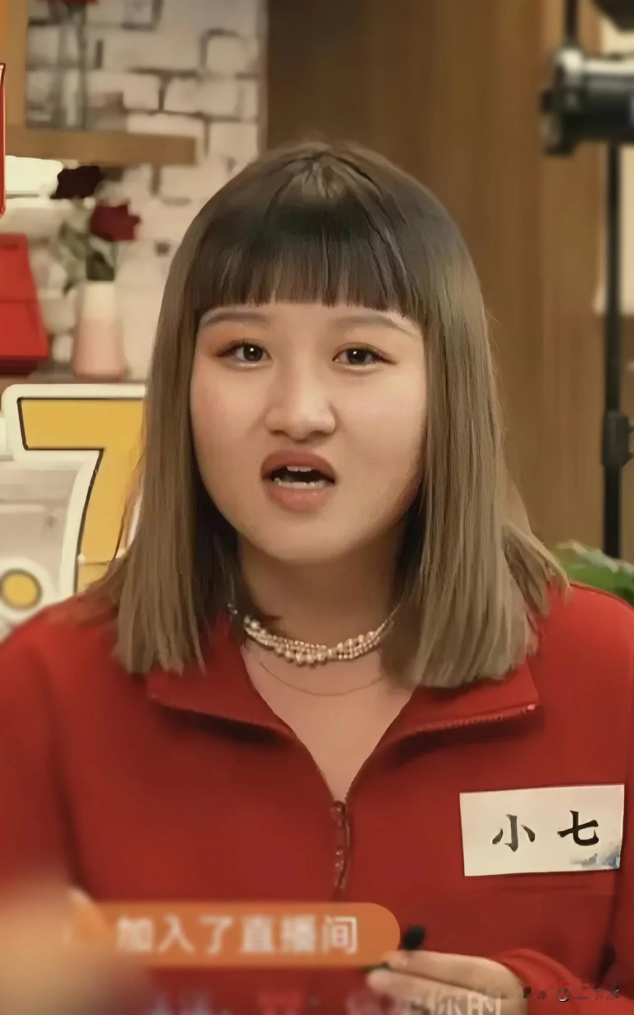 才华横溢的董宇辉，为什么和其他主播如此不和谐？

1.七七曾称董宇辉为“师父”，