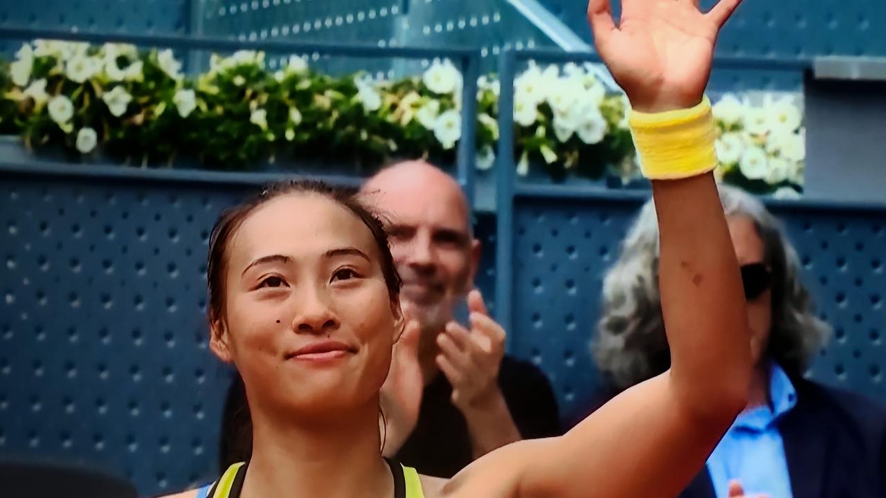 4月24日，在WTA1000马德里站女单第二轮的女单决赛中，鏖战三盘，中国名将郑