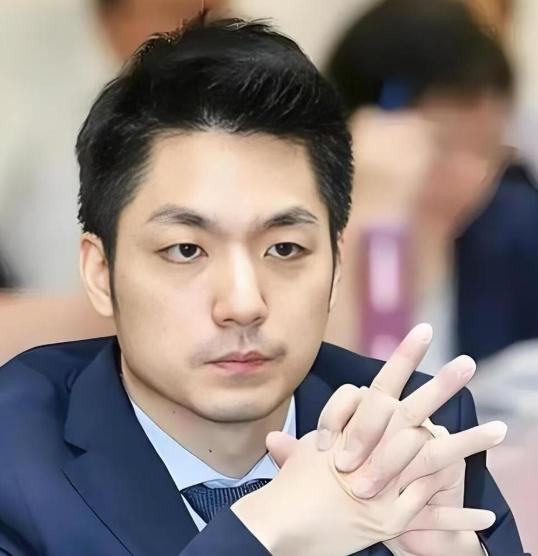 如果赖清德罢免或撤销蒋万安的台北市长的职务，那么蒋万安或能成为当今台湾的民族英雄