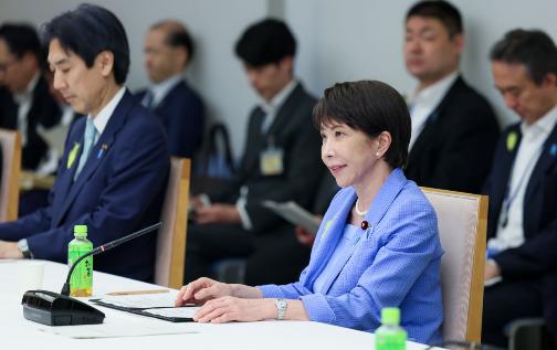顶不住了，日本示好中国。当地时间6月30日，日本经济产业大臣赤泽亮正公开承认，中