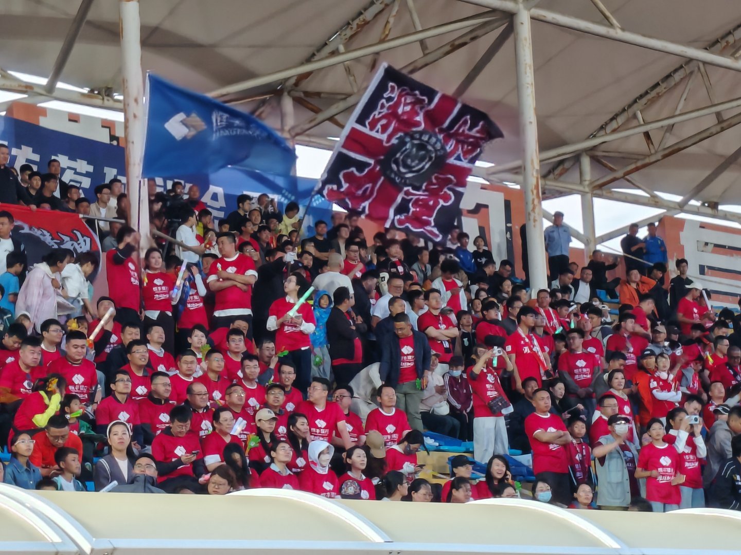 潍坊0536球迷会，潍坊队第12人！今晚将会和200名青岛球迷在泰山足校展开PK