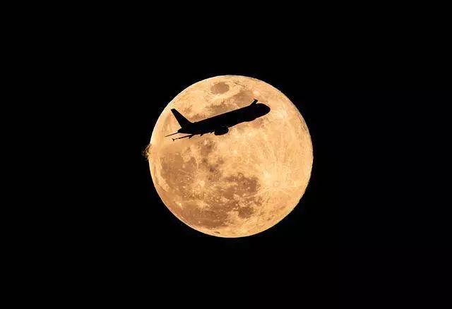 2026年超级大月亮来啦！
 
1月3日18时03分，这轮宇宙级“大玉盘”准时赴