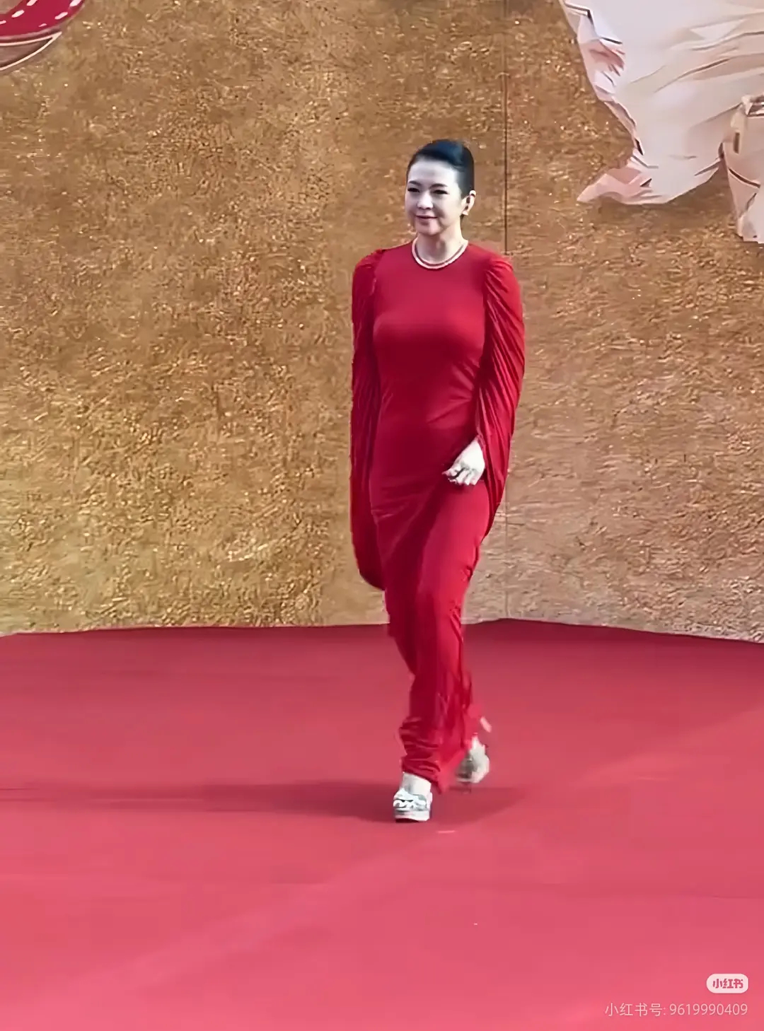 章子怡胖的有点不正常了 