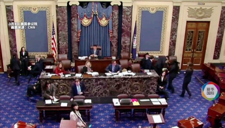 美政坛彻底吵翻！参议院的关键投票直接让制衡特朗普战争权力的努力泡汤，一边是民主党