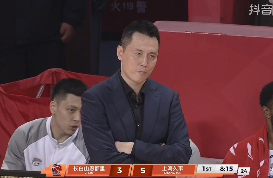 洛夫顿出场不到3分钟即被换下场，因情绪上头与卢伟指导发生争执结果被当场DNP，你