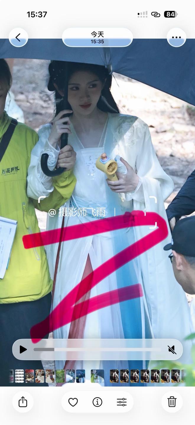 好漂亮的新衣服！！！易小雅易小雅我们喜欢你 