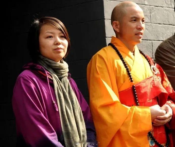 少林寺新任方丈释印乐法师上任后三把火！一、刹住商业化歪风： 停止舞台化宗教演出，