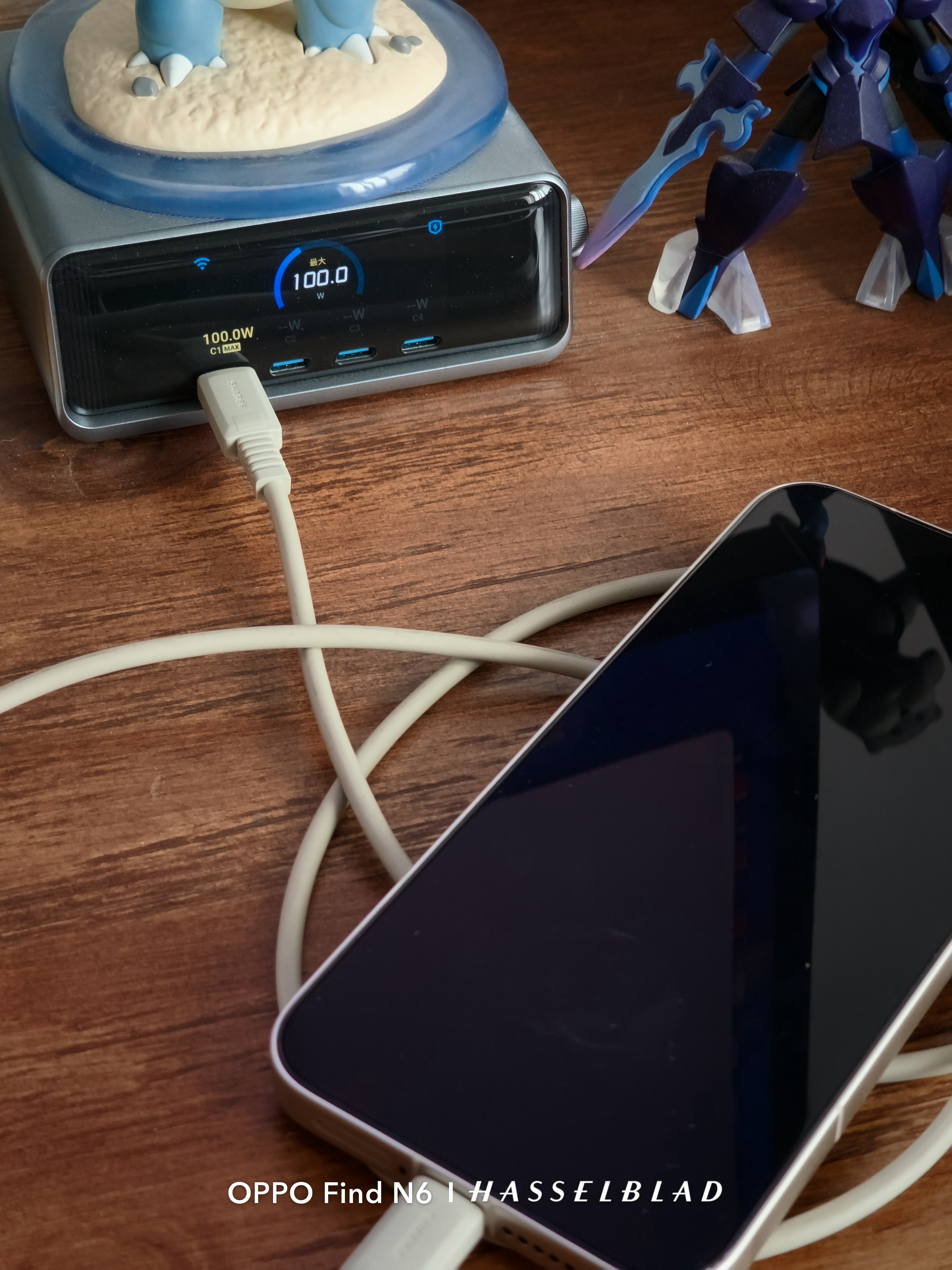 Anker新款充电站直接给小米17 Ultra私有协议百瓦快充，好文明