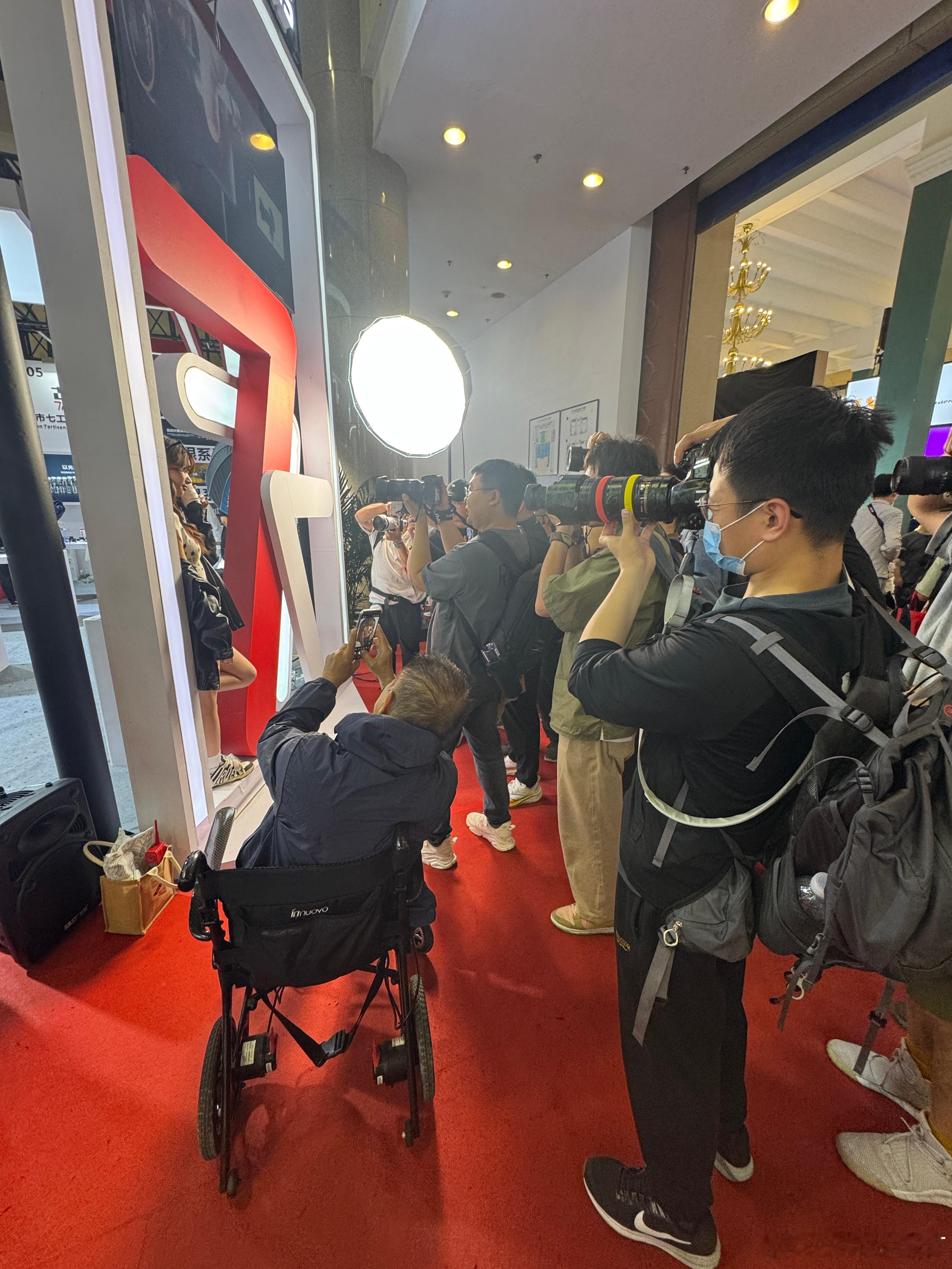 摄影好啊！摄影得学啊[赞][赞]pe展摄影  ​​​