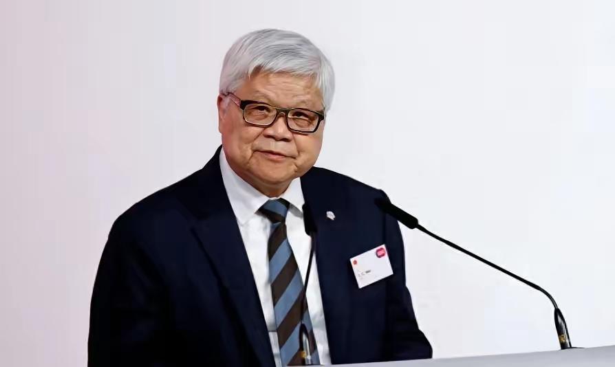 魏哲家这趟东京行，见面礼这么重。

台积电熊本一厂还在吭哧吭哧搞12/16纳米成