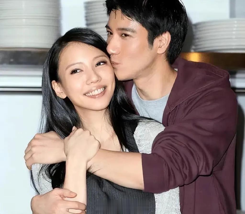 李靓蕾二度开撕王力宏！
12日，李靓蕾发文 ​​​“当艺术不再单纯而是变成伤害别
