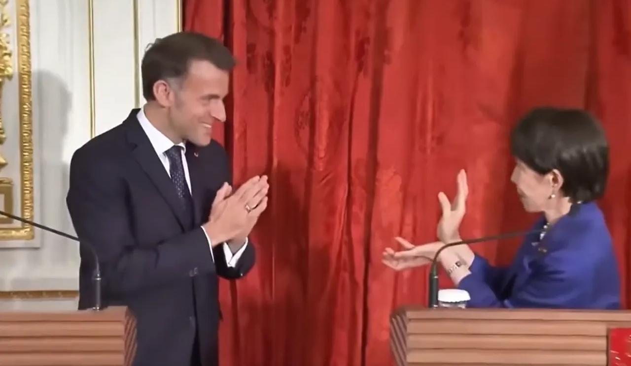 “龟派气功”！马克龙无视外交礼仪笑得人仰马翻。

据日本共同社4月2日消息，马克