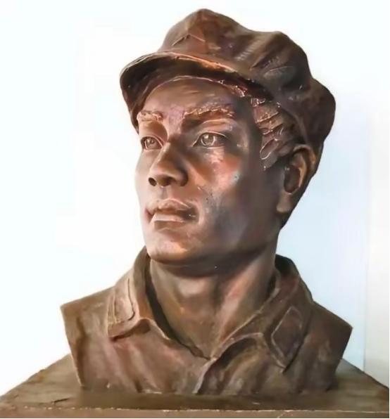 1930年，红军军委书记罗南辉被捕，敌人还没有用刑，他自己就先招了。为了试探他，