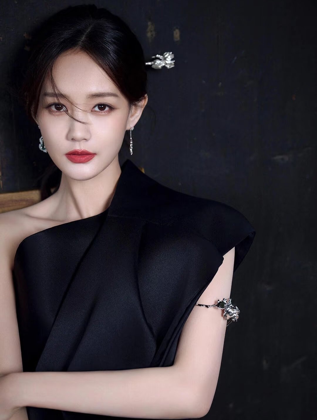 李一桐黑色套装穿搭尽显气质～ ​​​