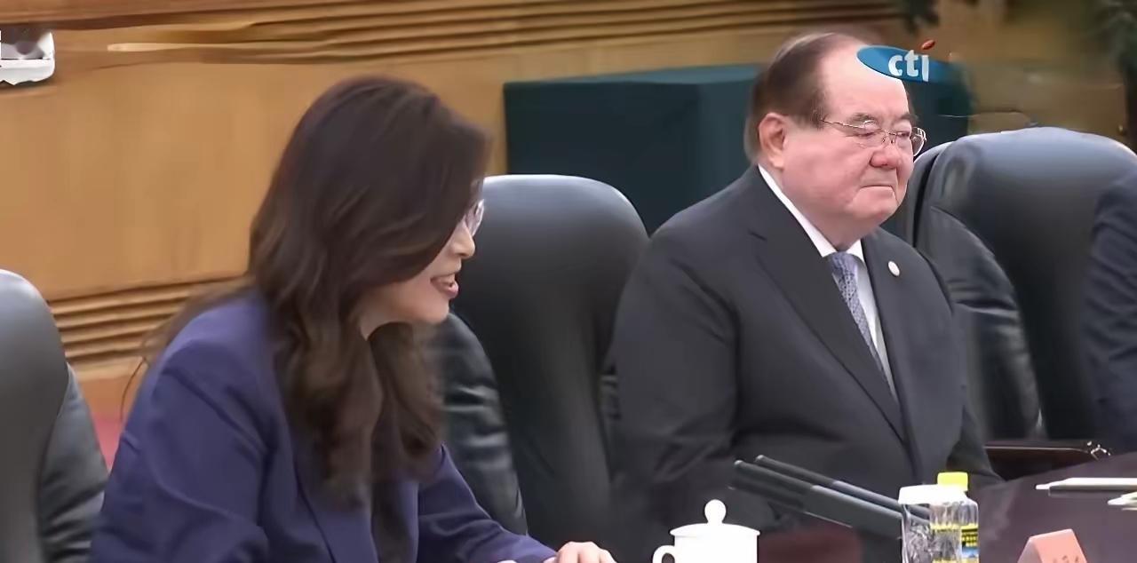 10日，郑丽文在人民大会堂东大厅会议中表示，中华民族伟大复兴是两岸人民共同复兴。