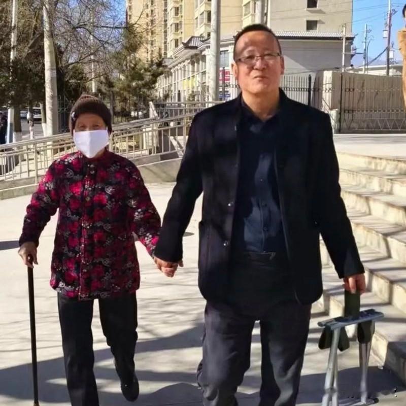 把孩子培养得越优秀，便是对他好吗？也是对自己好吗？我们在教育孩子的时候，除了教他