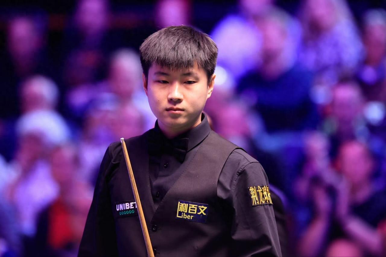 斯诺克冠军联赛最强的第五小组比赛结束了两轮争夺，赵心童发挥出色，连胜罗伯逊和宾汉