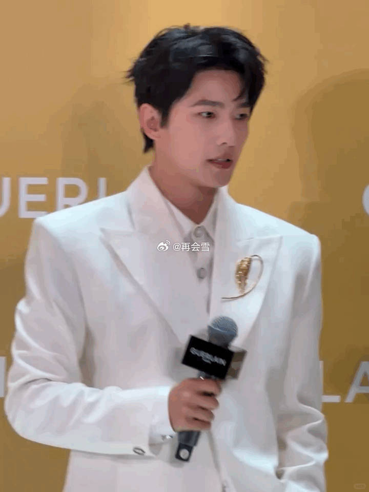 杨洋是来和我结婚的吧有哪种风格是杨洋不适配的 杨洋你要我户口本不要