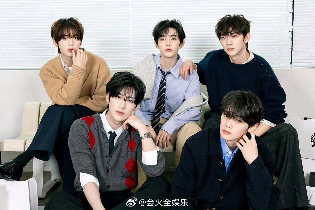 五人公式照🈶乐华新男团AND2BLE五人公式照AND2BLE五人公式照公开