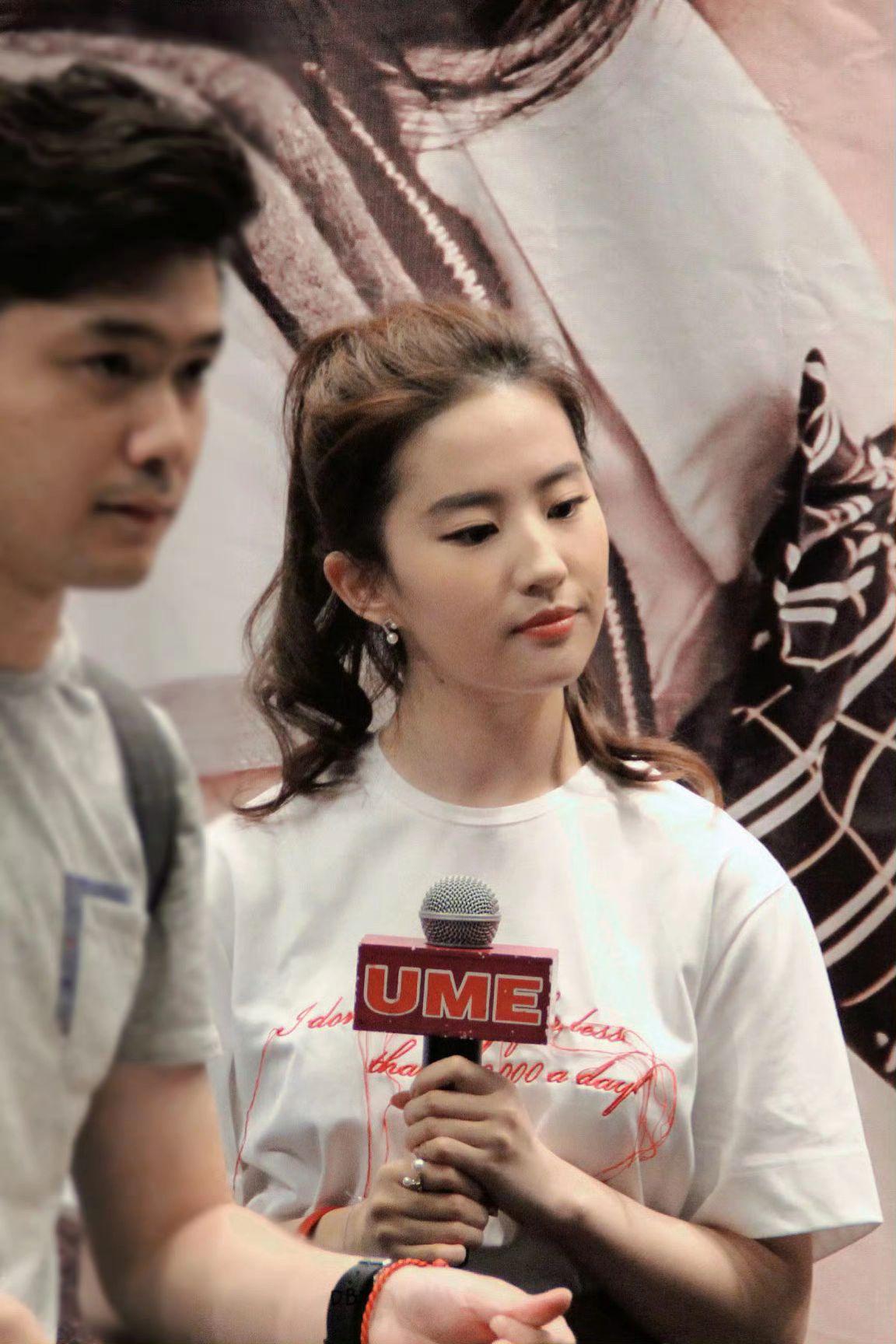 高马尾萌萌的茜茜。