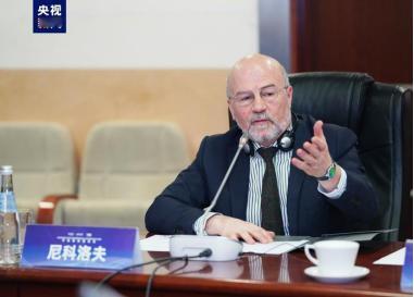 俄罗斯媒体的这番警告，直接把话挑明了！
 
中国要是还一个劲把“战略定力”当成不