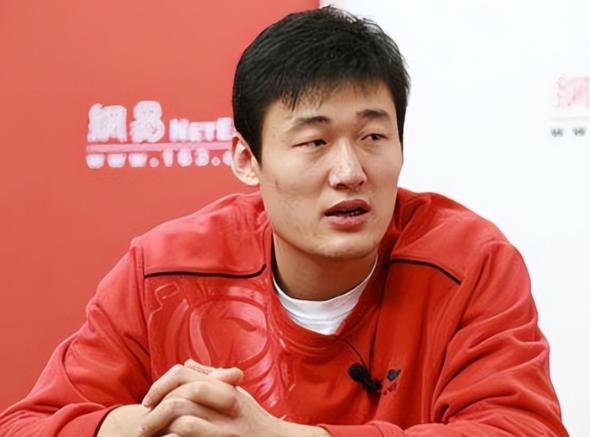 CBA有个怪人，叫苏伟，论技术，他粗糙得像块砖头，因为人家压根就不是打篮球出身的