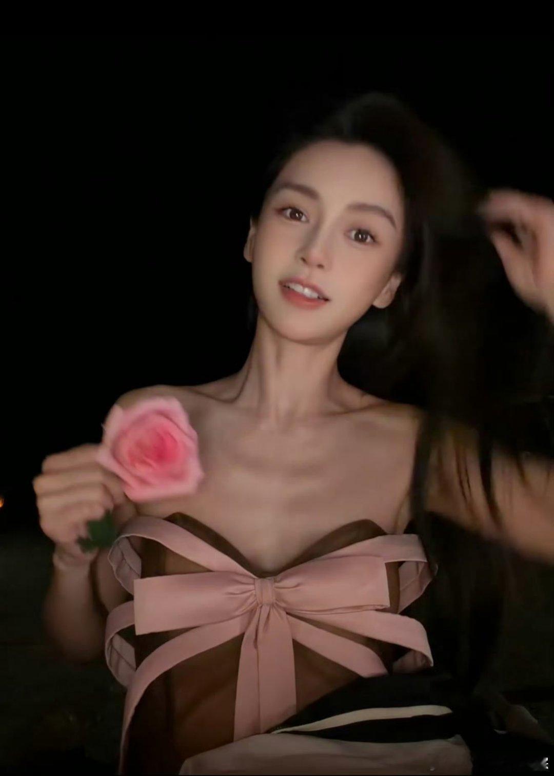 angelababy随手一撩就是神图angelababy瘦到肋骨清晰可见  姐姐