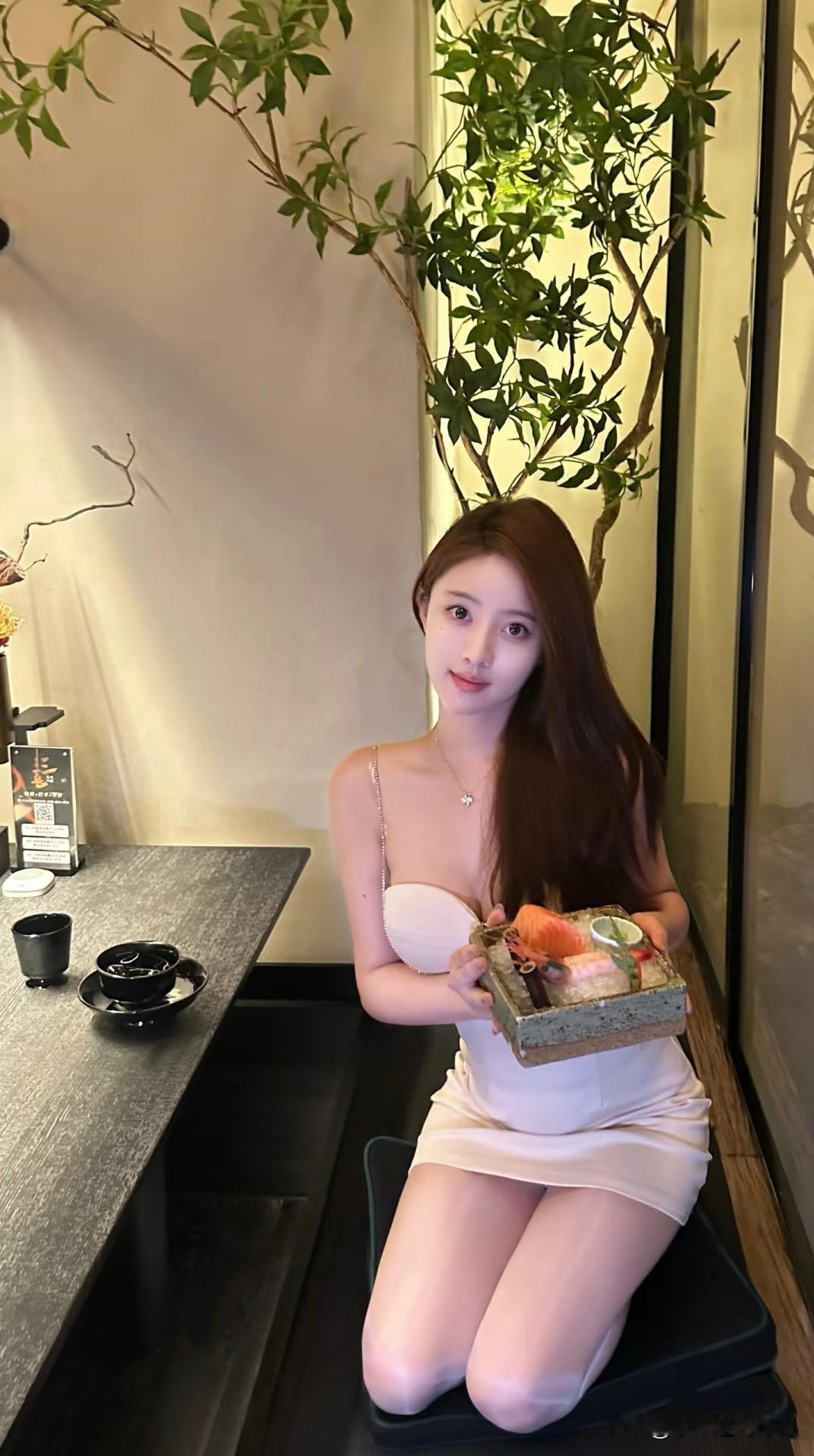 空姐飞过夜航班小片段[比心]
再吃一个漂亮饭就要执飞回程航班咯[耶]
收获满满的