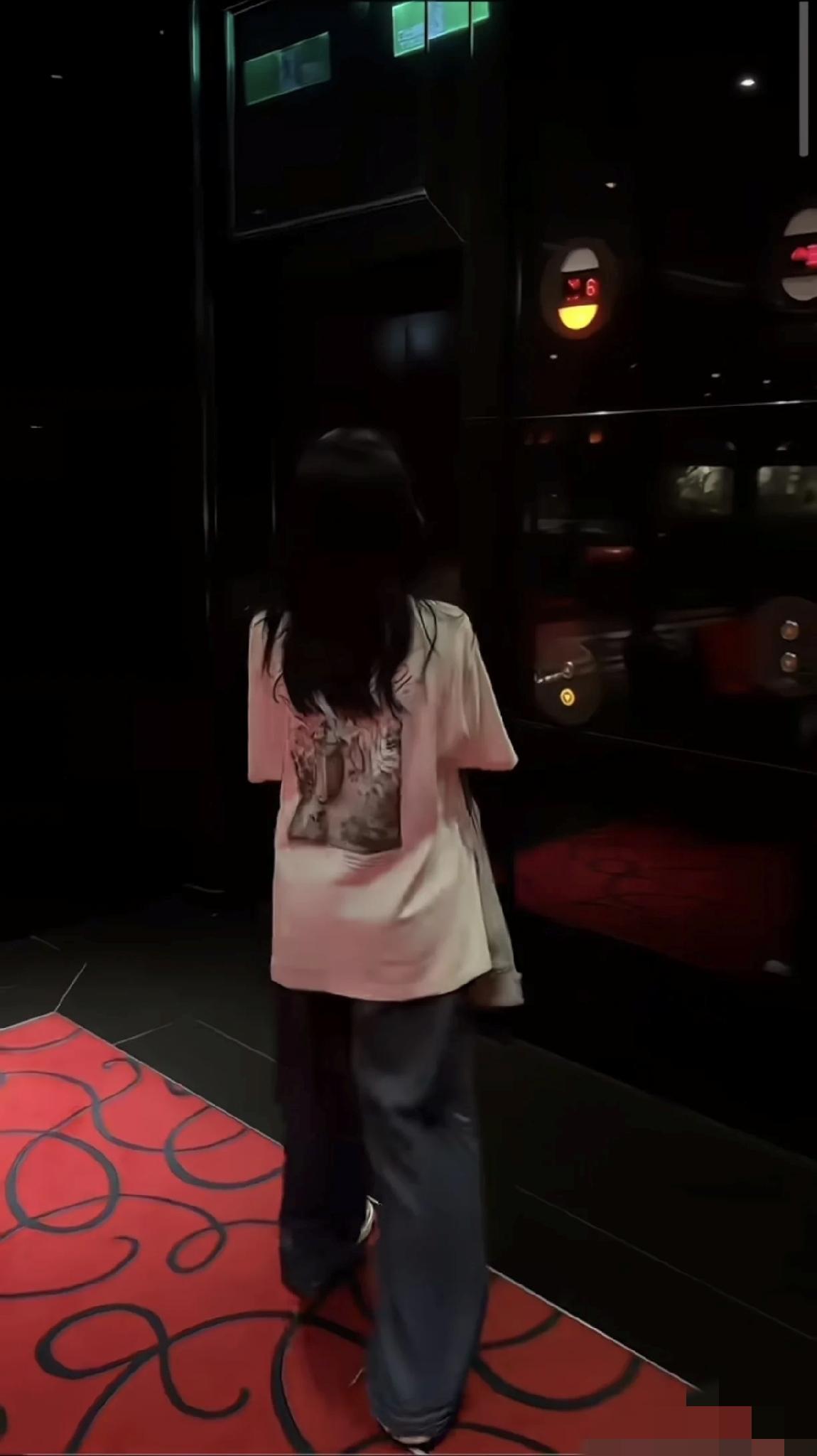 我觉得马小梅和她的父母真的算是很靠谱了，不管对孩子的感情是真是假，但至少尽职尽责