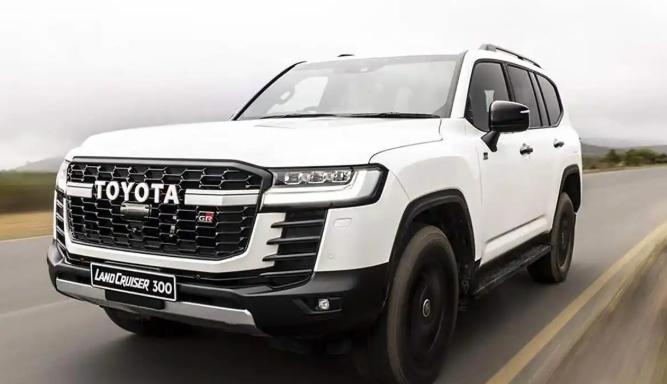 丰田狠了！新款兰德酷路泽GR SPORT上线，售价仅37.8万就在近日，丰田在日