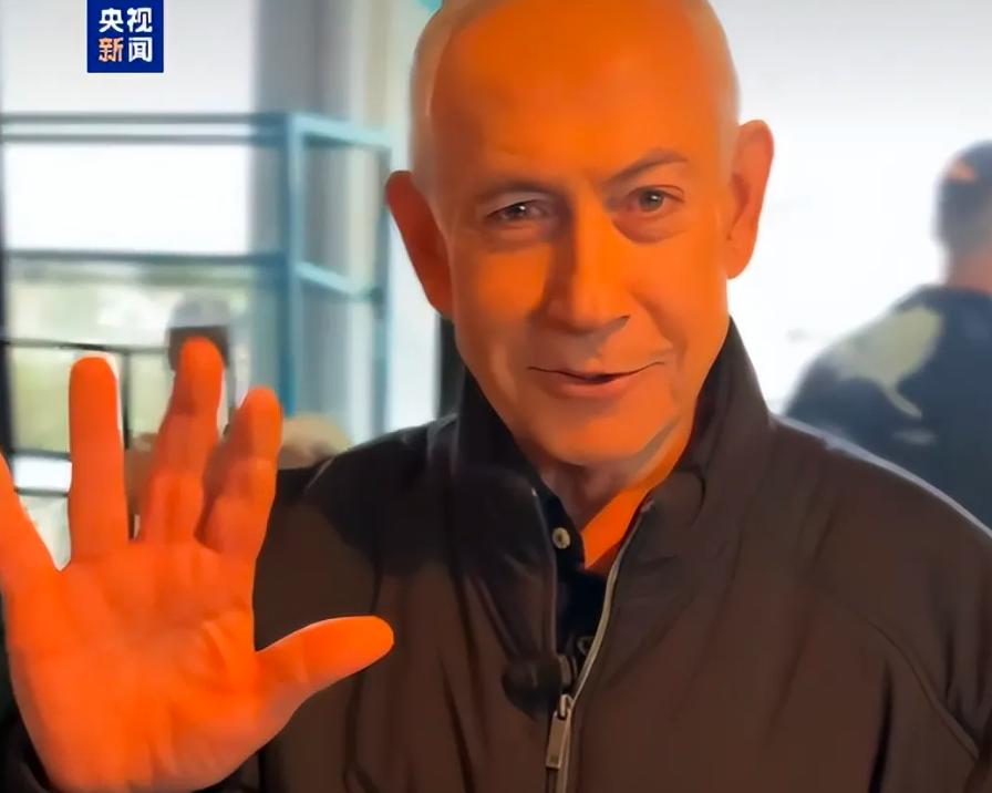 内塔尼亚胡发视频证明还活着：要不数数我的手指
【观察者网】据路透社和《以色列时报