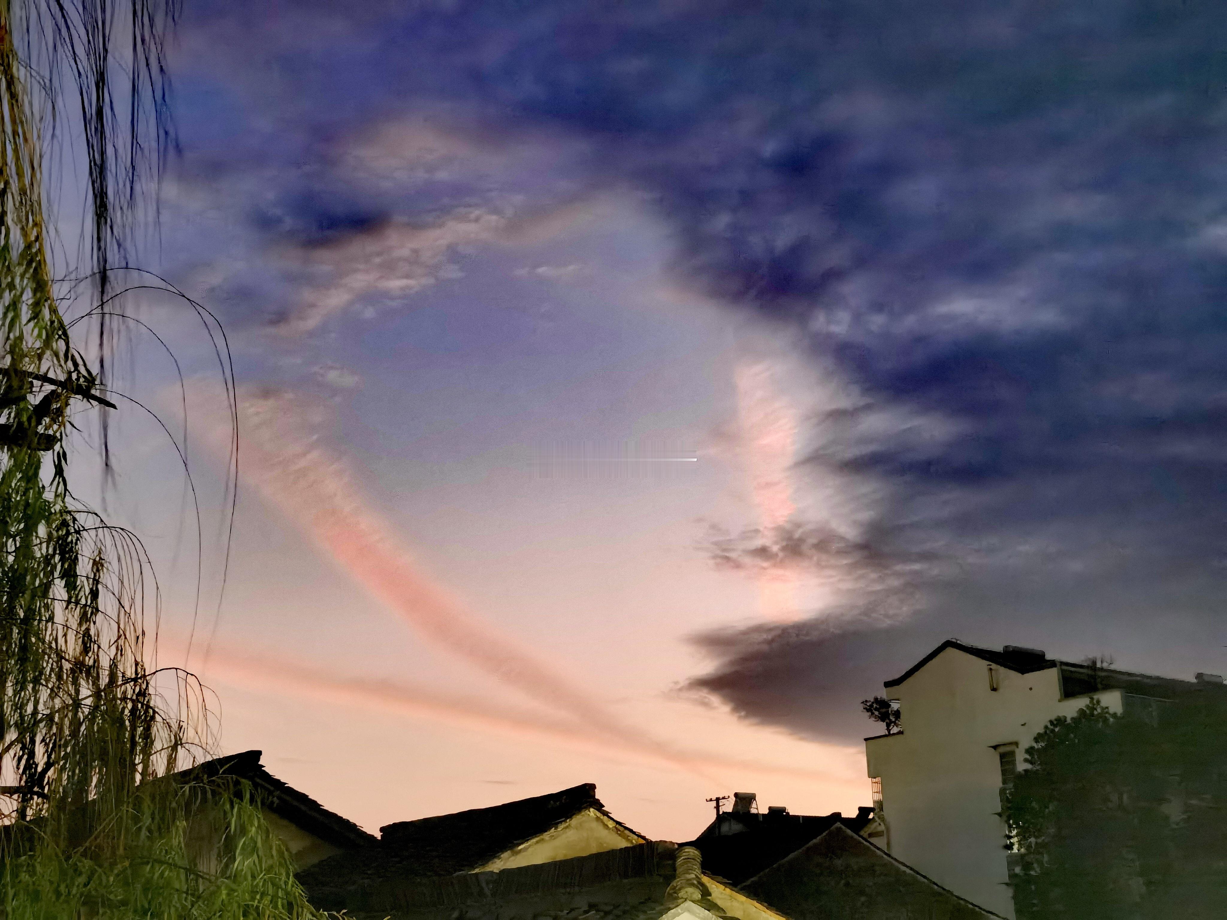 今天的晚霞，主打一个粉色系与紫色系。 绍兴·谢公桥