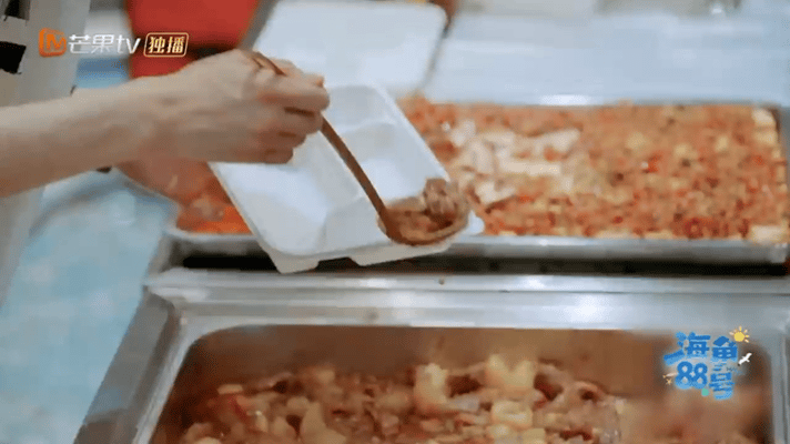 余宇涵 妈妈不用担心你吃不饱饭了 哈哈哈余宇涵演我吃饭，看见饭已经开心到不行，打