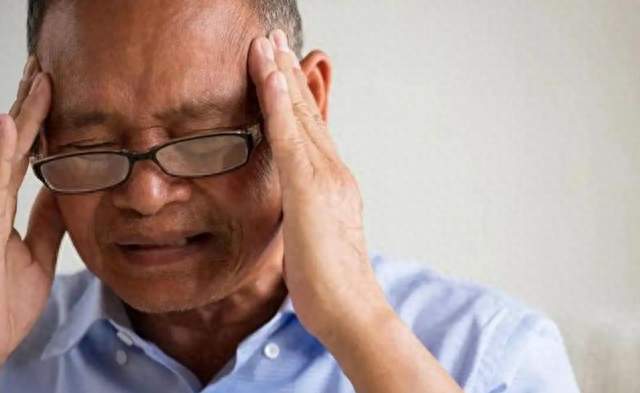 神经内科医生提醒：这几种不舒服其实是脑梗，千万别大意，速看！
