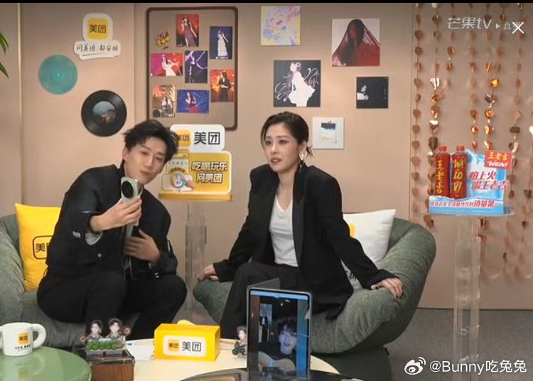 张碧晨歌手造型好帅 歌手直播 舞台造型氛围感十足，剪裁设计凸显气质，洒脱又帅气的