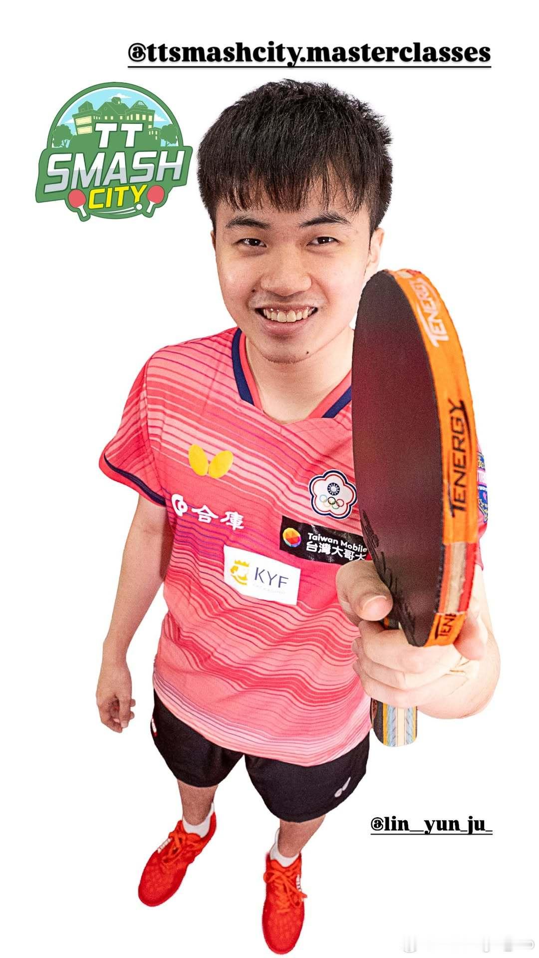 白底的全身图也有哦😹 