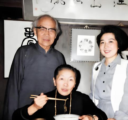 佘爱珍答应嫁给胡兰成之前，开出了一个让他终生难忘的条件：婚后一切财产必须归她掌管