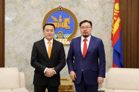 蒙古政坛二三号人物“同归于尽”，总统被迫出手否决国会决议，亲美派与亲华派已斗成一