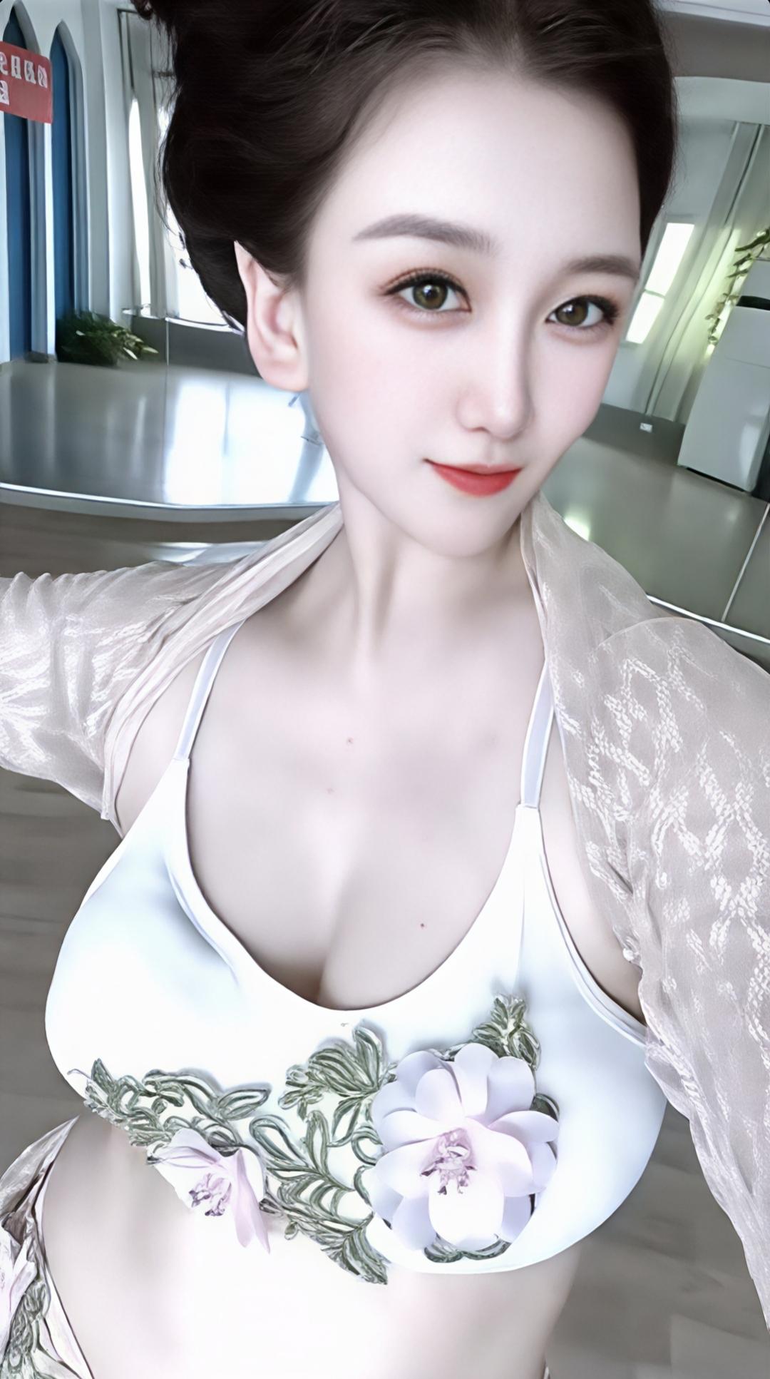 优雅气质穿搭，精致花卉刺绣文胸，尽显女性魅力