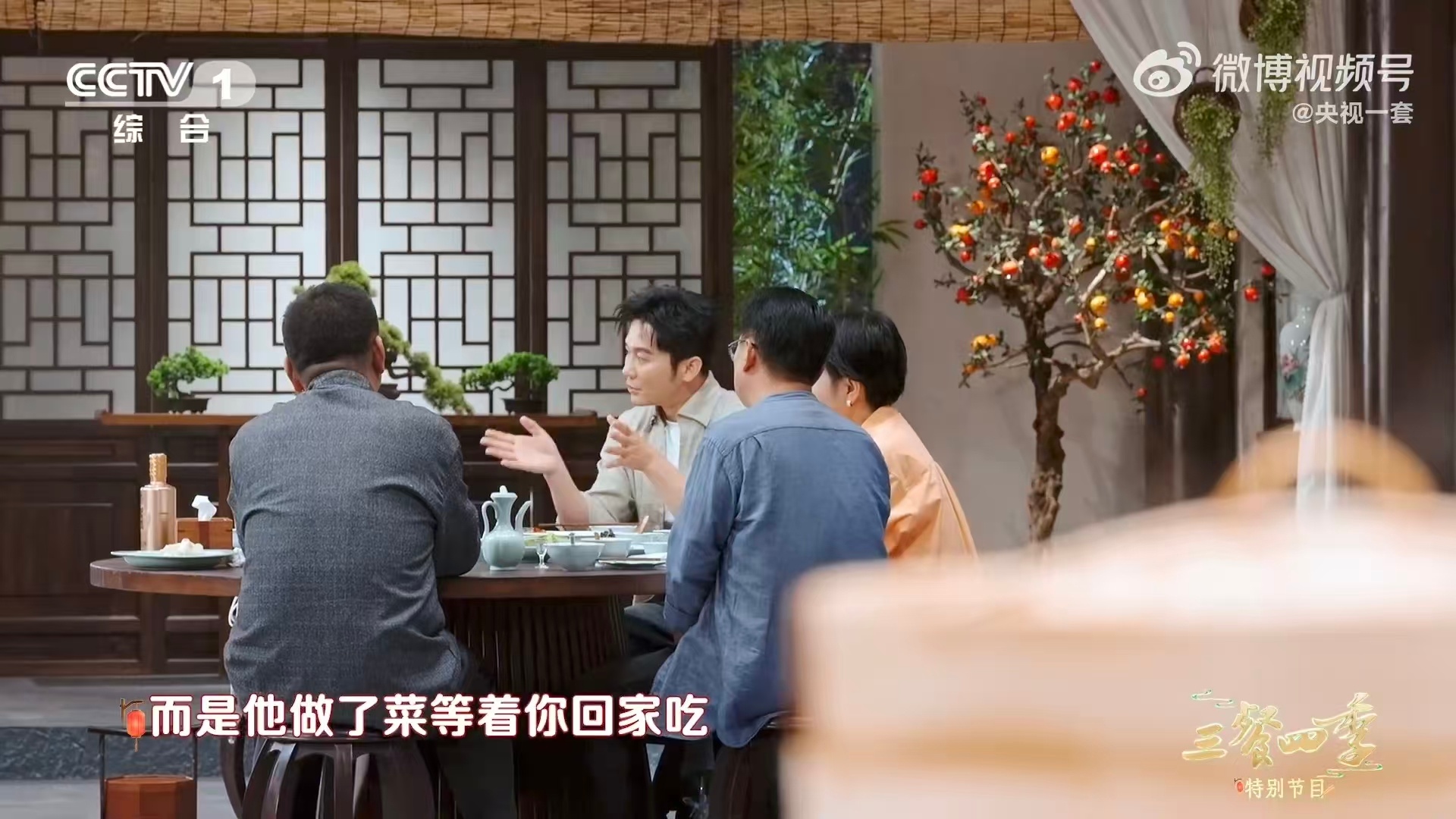 螺蛳粉月饼是啥味各地把家乡菜包进月饼里 螺蛳粉配核桃仁这个组合真的没想到，闻着是
