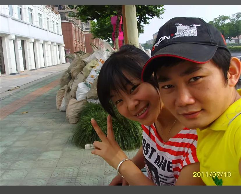 大家发现没有，

不管多少年，张雪都没有变，他认了的
事就一定会做到，不管用什么