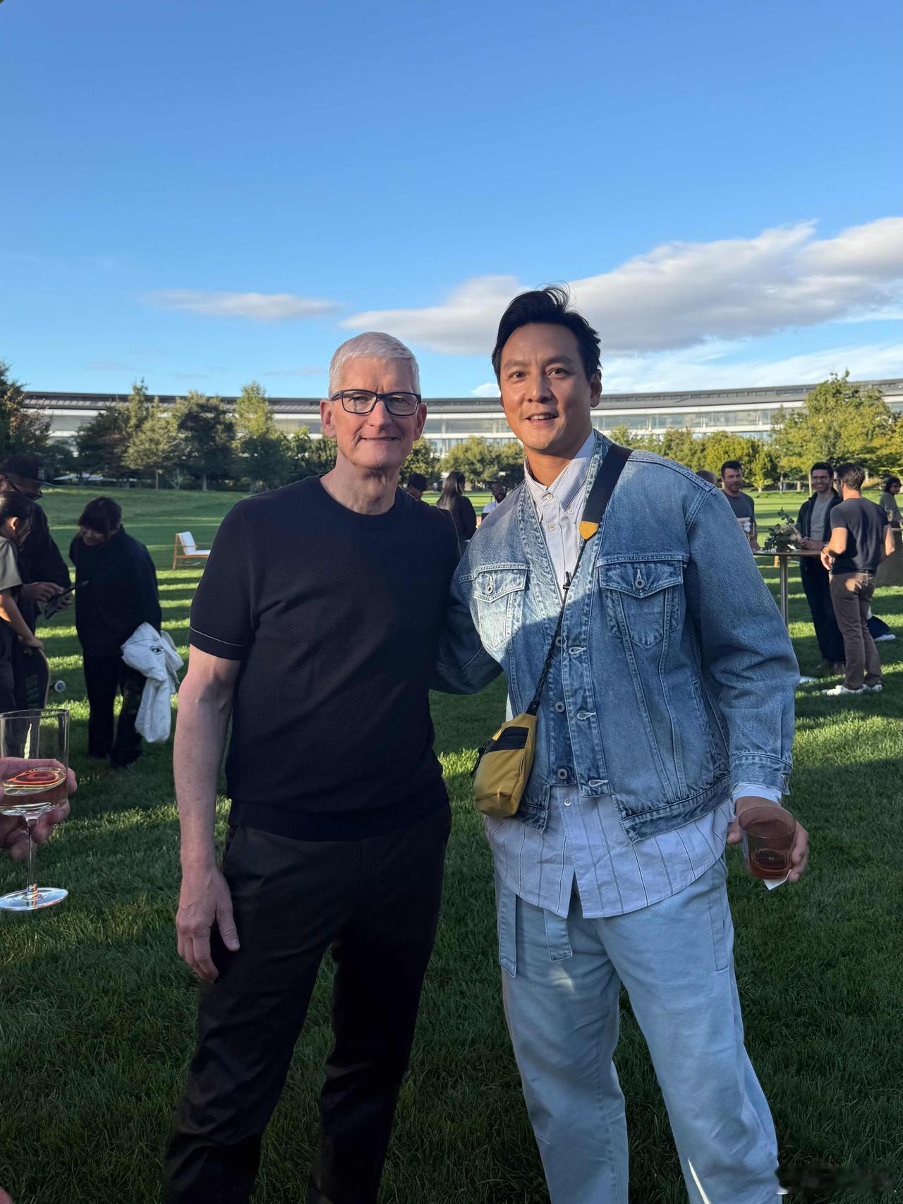 马克・古尔曼：苹果CEO库克暂时不会卸任，预计至少任职到2028年

现在库克已