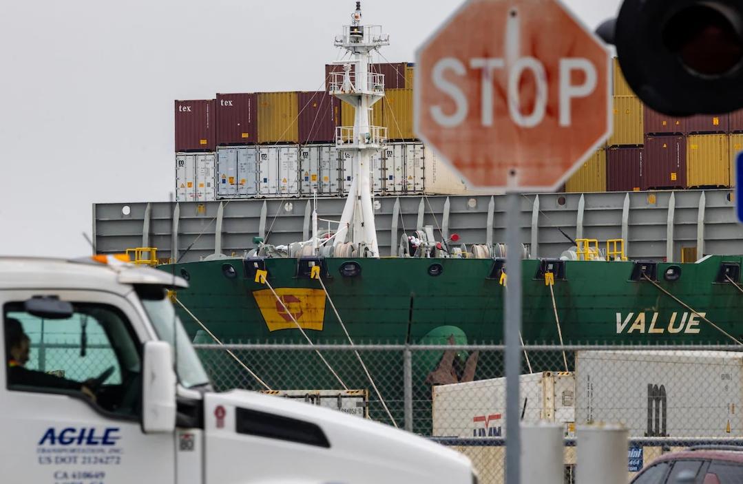 新闻快讯——中方表示，将适时决定对美国关税的反制措施。消息来源路透社