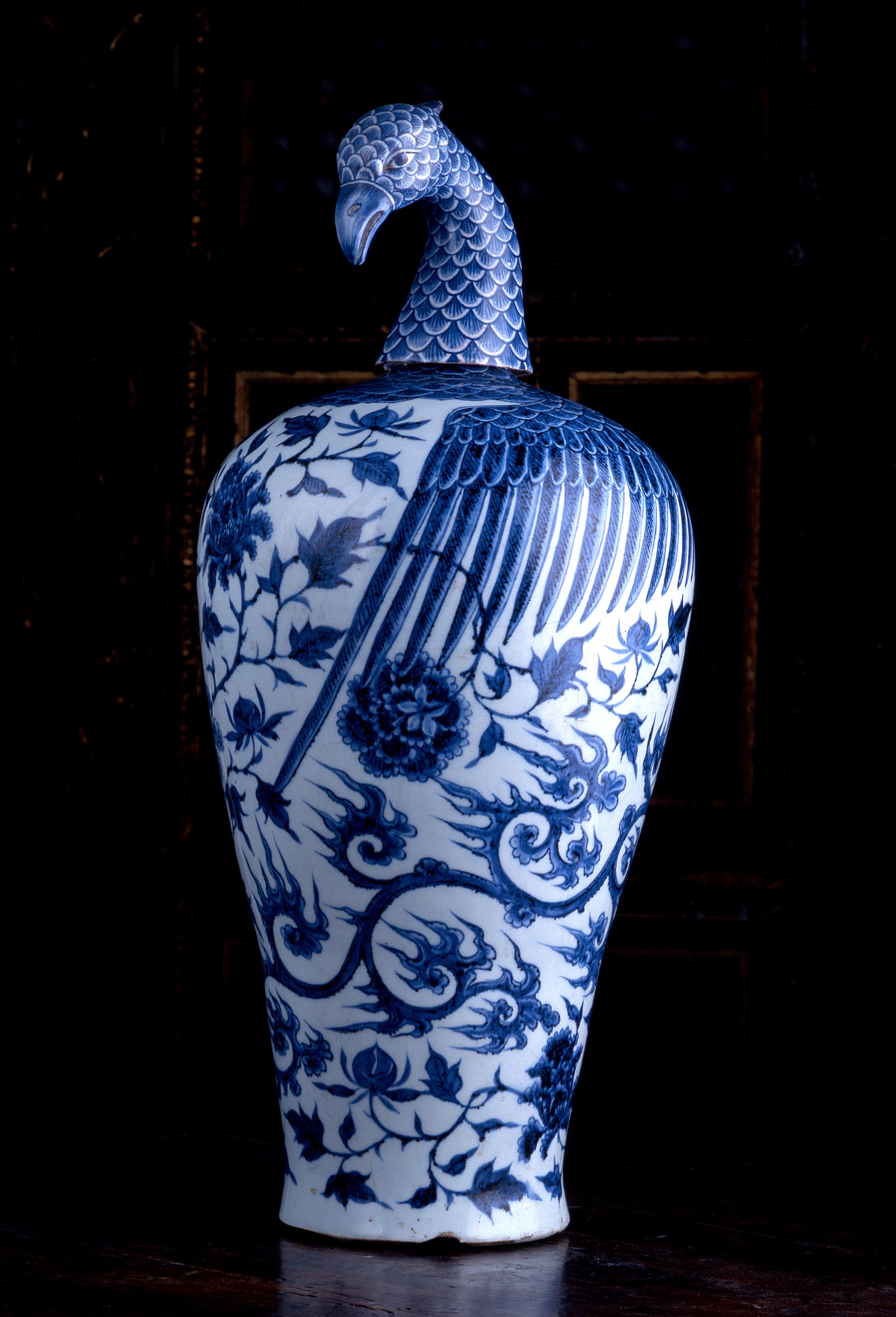 意大利那不勒斯国家陶瓷博物馆藏元青花凤首壶. 非常罕见的样式, 有观点认为凤首盖